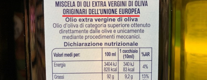 Etichetta di una bottiglia di olio che riporta la dicitura “Miscela di oli extra vergini di oliva originari dell’Unione Europea” con tabella della dichiarazione nutrizionale dettagliata.